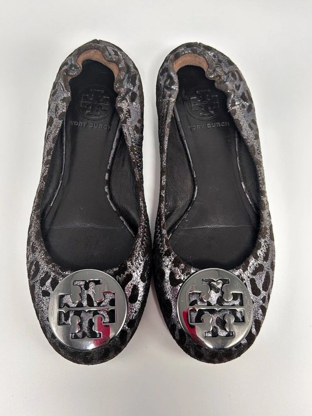 Tory Burch Luisa Ballet Flats in Anthracite Metallic / Black.
